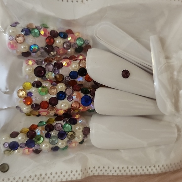 SALE!! Brand New 2CT. BUNDLE BLING FALSE NAILS-XL - Picture 4 of 4